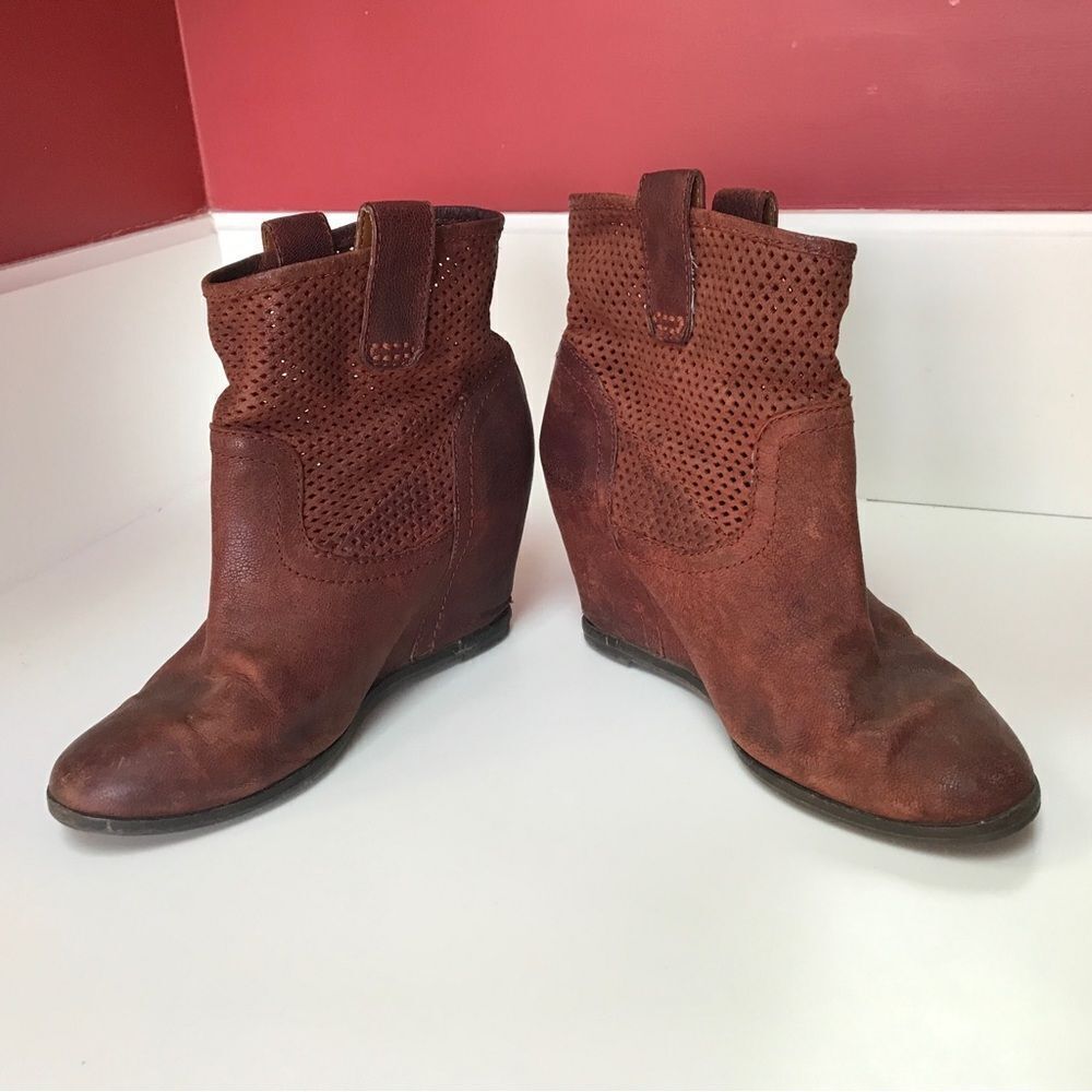 LUCKY Brand Keno Perforated Dark Camel Suede Leather Wedge Bootie (7) - Picture 7 of 11